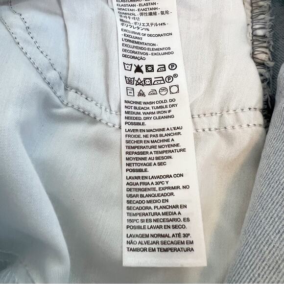 Levi’s High-Waisted Mom Jeans in No Joke Light Blue Wash Size 32 - Picture 12 of 16